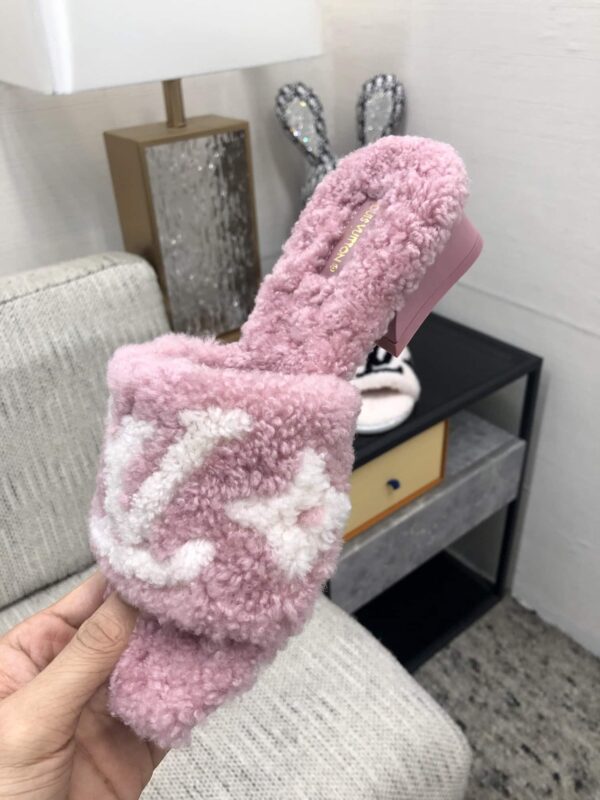 Louis Vuitton Women's Magnetic Mule Light Pink For Women LV