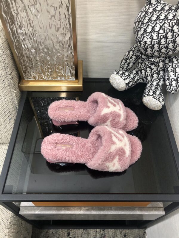 Louis Vuitton Women's Magnetic Mule Light Pink For Women LV