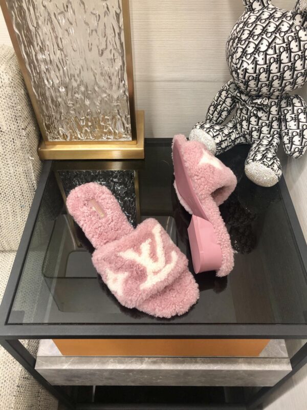 Louis Vuitton Women's Magnetic Mule Light Pink For Women LV