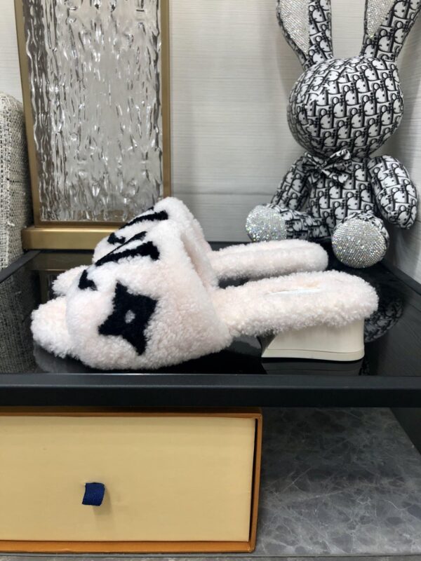 Louis Vuitton Women's Magnetic Mule White For Women LV