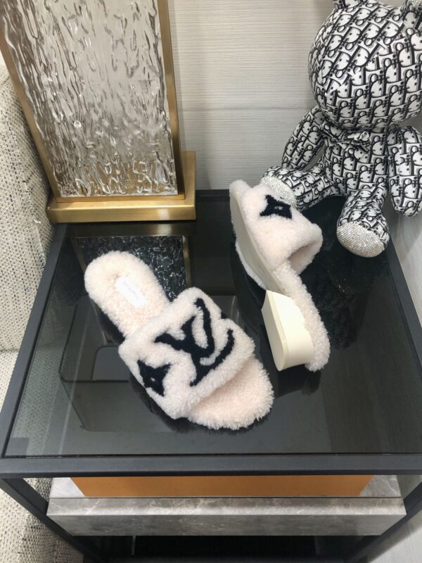 Louis Vuitton Women's Magnetic Mule White For Women LV