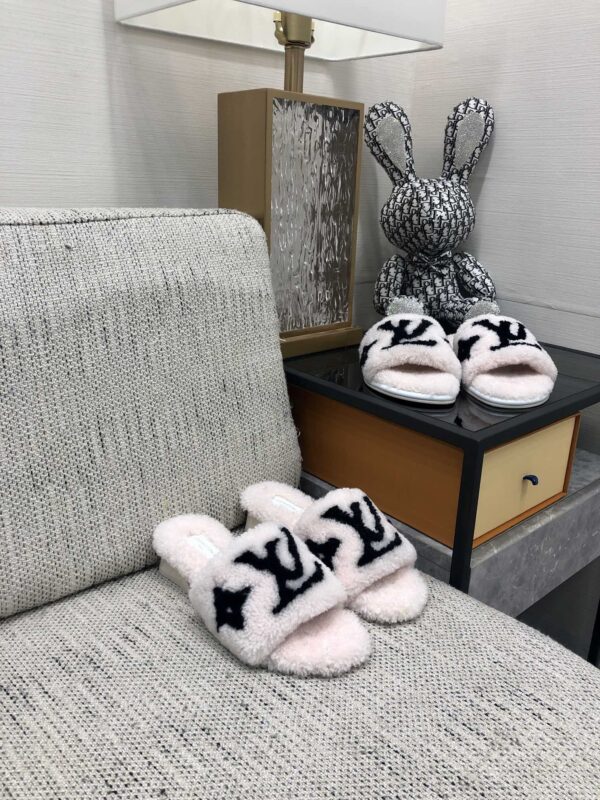 Louis Vuitton Women's Magnetic Mule White For Women LV