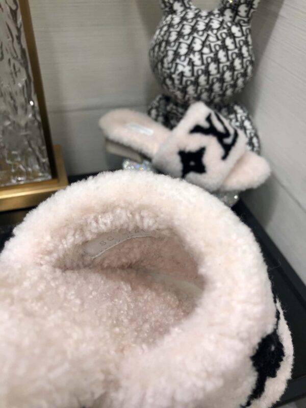 Louis Vuitton Women's Magnetic Mule White For Women LV
