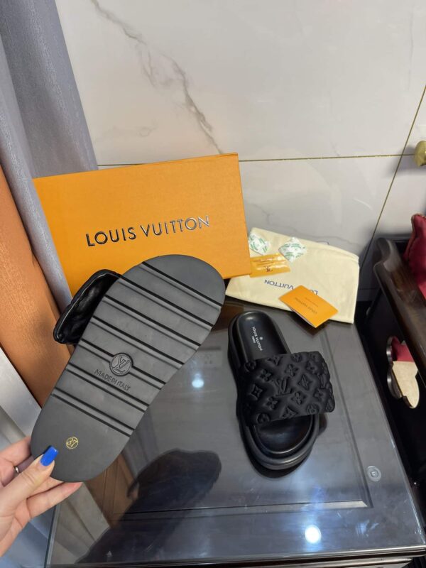 Louis Vuitton Women's Pool Pillow Comfort Flat Mule Black For Women LV 1AA1EF