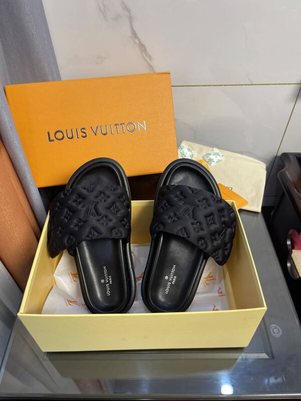 Louis Vuitton Women's Pool Pillow Comfort Flat Mule Black For Women LV 1AA1EF