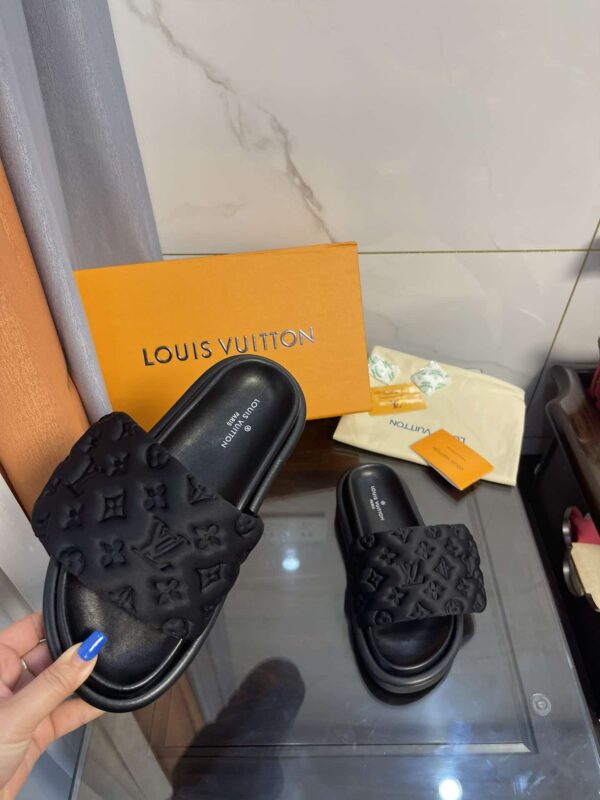 Louis Vuitton Women's Pool Pillow Comfort Flat Mule Black For Women LV 1AA1EF