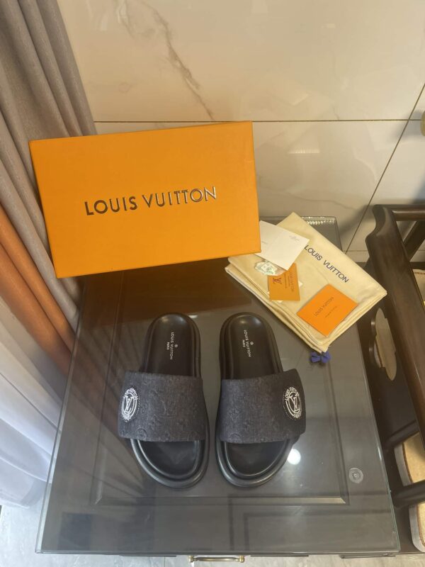 Louis Vuitton Women's Pool Pillow Comfort Flat Mule Black For Women LV