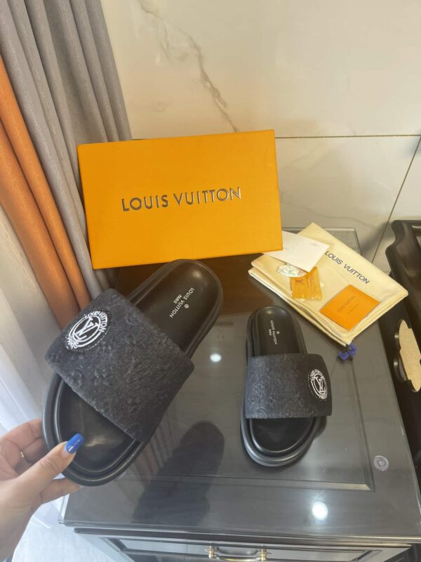 Louis Vuitton Women's Pool Pillow Comfort Flat Mule Black For Women LV