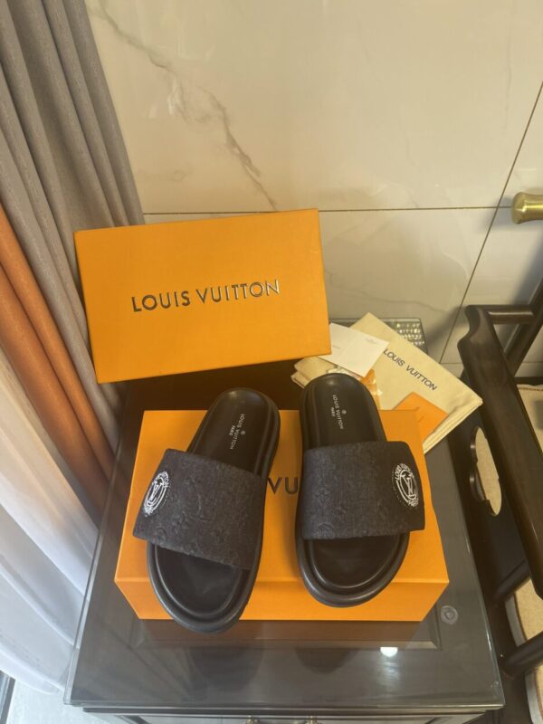 Louis Vuitton Women's Pool Pillow Comfort Flat Mule Black For Women LV