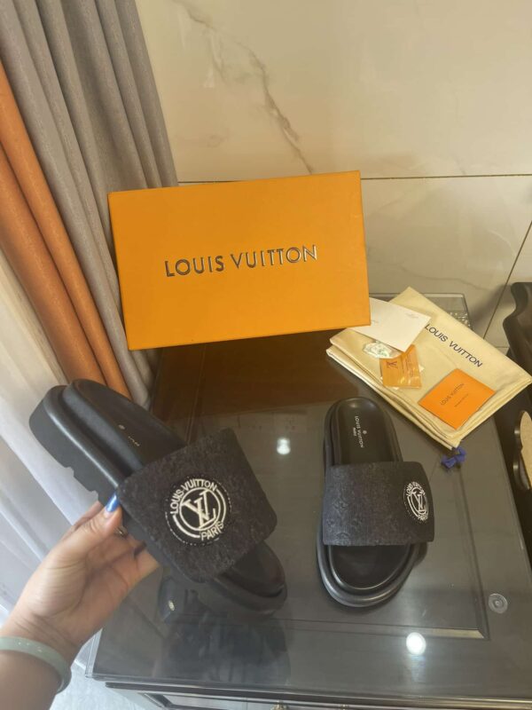 Louis Vuitton Women's Pool Pillow Comfort Flat Mule Black For Women LV