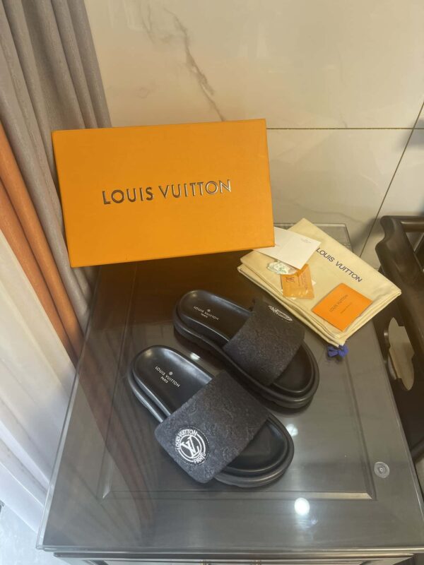 Louis Vuitton Women's Pool Pillow Comfort Flat Mule Black For Women LV