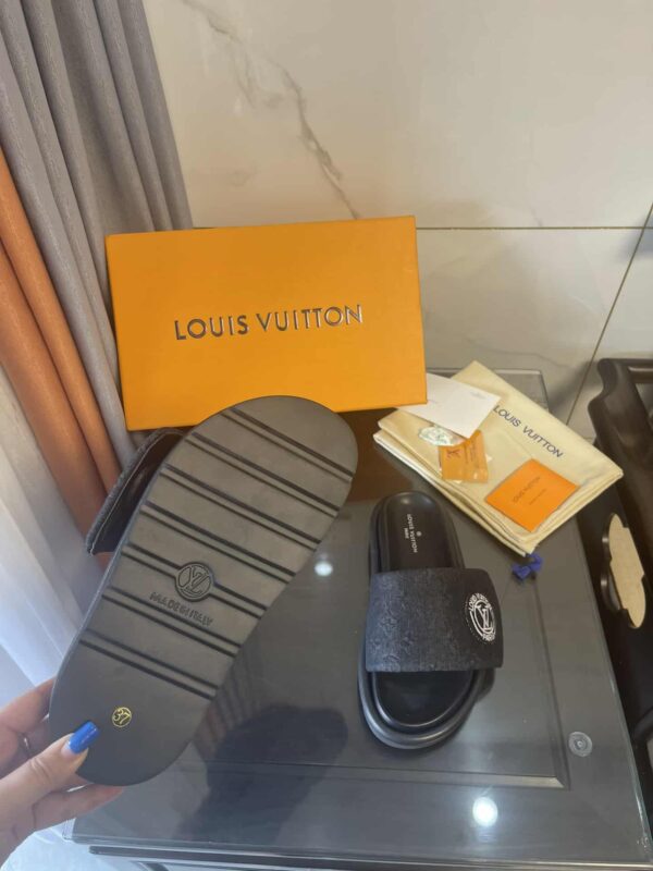 Louis Vuitton Women's Pool Pillow Comfort Flat Mule Black For Women LV