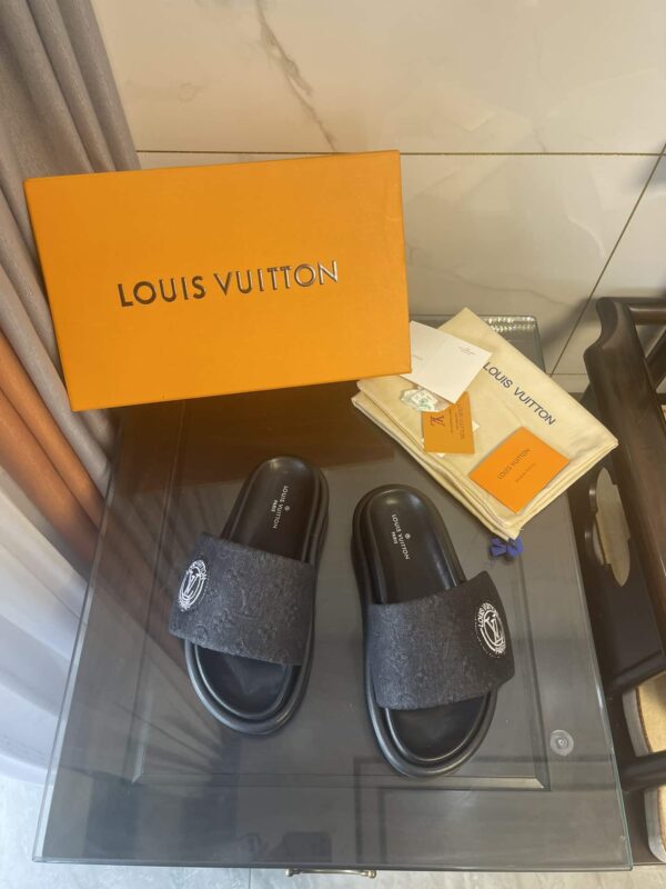 Louis Vuitton Women's Pool Pillow Comfort Flat Mule Black For Women LV