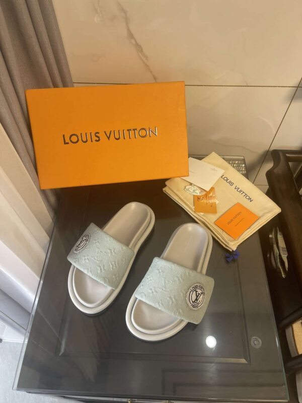 Louis Vuitton Women's Pool Pillow Comfort Flat Mule Bright Green For Women LV