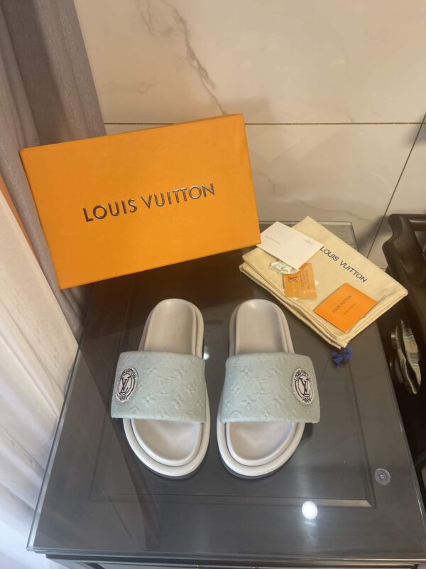 Louis Vuitton Women's Pool Pillow Comfort Flat Mule Bright Green For Women LV