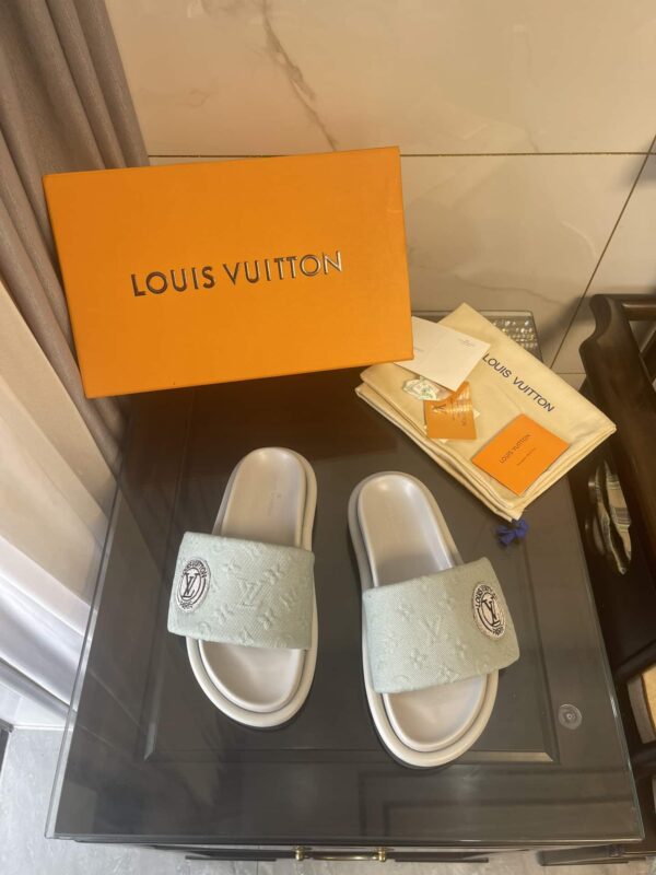 Louis Vuitton Women's Pool Pillow Comfort Flat Mule Bright Green For Women LV