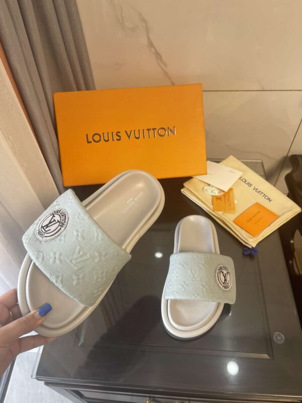 Louis Vuitton Women's Pool Pillow Comfort Flat Mule Bright Green For Women LV