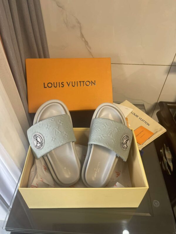 Louis Vuitton Women's Pool Pillow Comfort Flat Mule Bright Green For Women LV