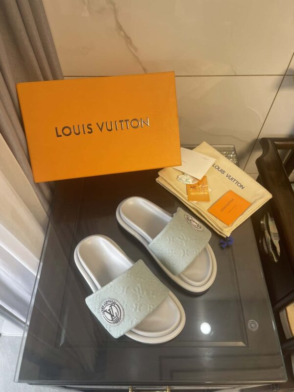 Louis Vuitton Women's Pool Pillow Comfort Flat Mule Bright Green For Women LV