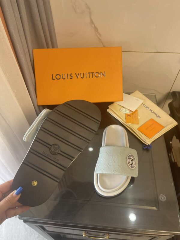 Louis Vuitton Women's Pool Pillow Comfort Flat Mule Bright Green For Women LV