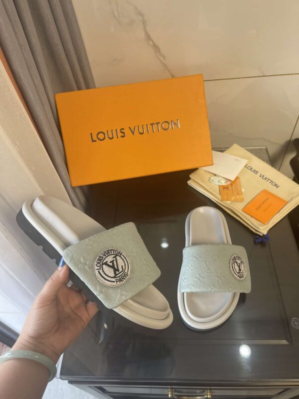 Louis Vuitton Women's Pool Pillow Comfort Flat Mule Bright Green For Women LV