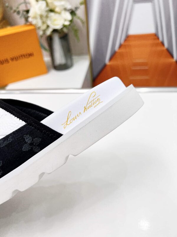 Louis Vuitton Women's Pool Pillow Comfort Mule Black For Women LV