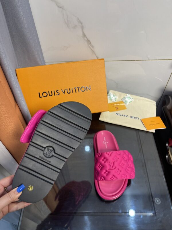 Louis Vuitton Women's Pool Pillow Comfort Mule Pink For Women LV 1AA1DO