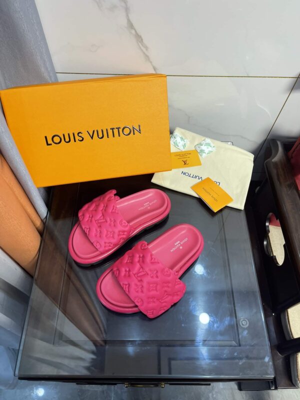 Louis Vuitton Women's Pool Pillow Comfort Mule Pink For Women LV 1AA1DO