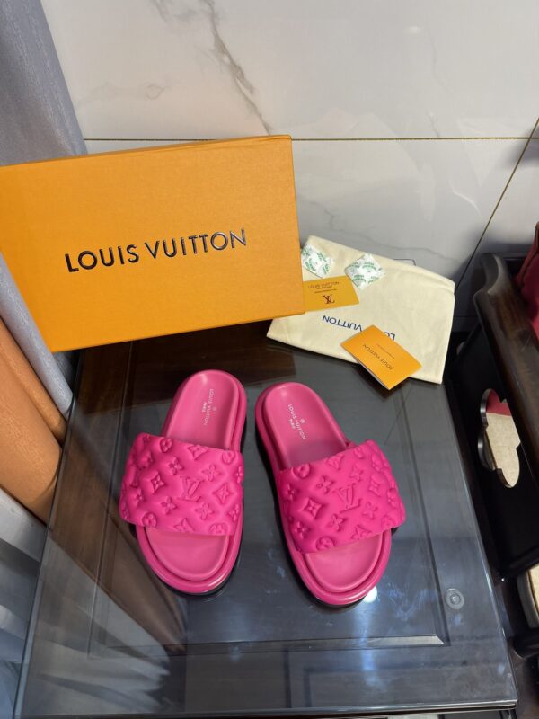 Louis Vuitton Women's Pool Pillow Comfort Mule Pink For Women LV 1AA1DO