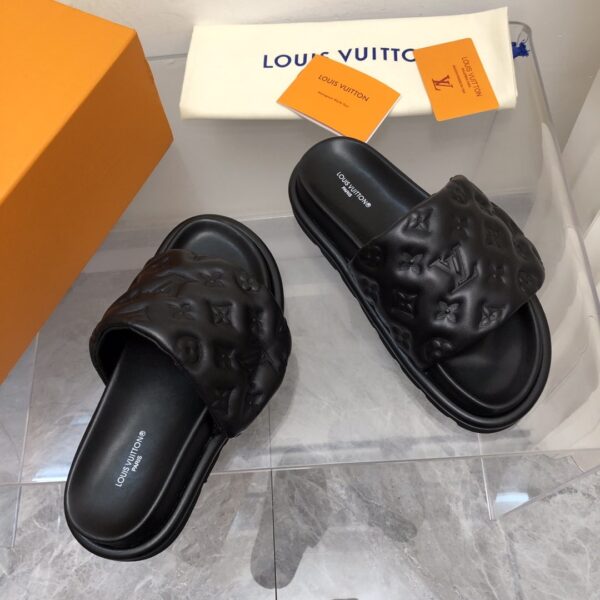 Louis Vuitton Women's Pool Pillow Flat Comfort Mule Black For Women LV 1AABKM