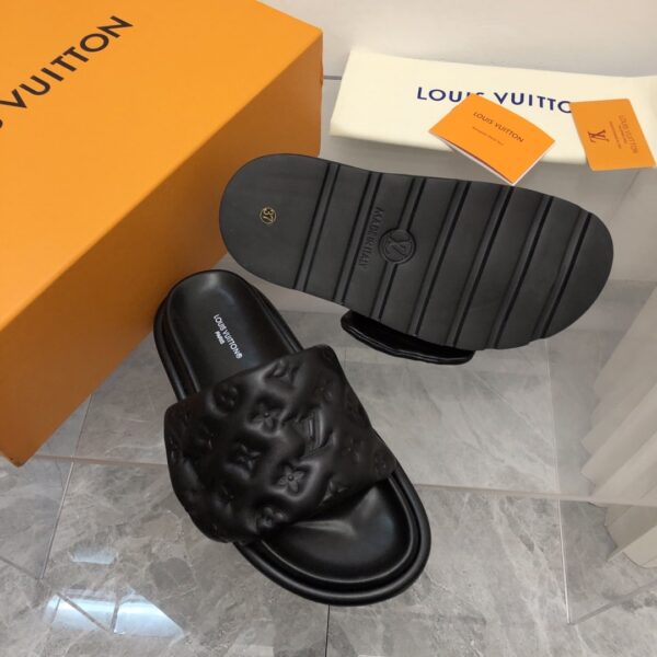 Louis Vuitton Women's Pool Pillow Flat Comfort Mule Black For Women LV 1AABKM