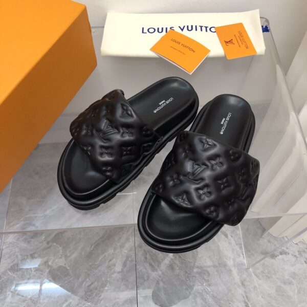 Louis Vuitton Women's Pool Pillow Flat Comfort Mule Black For Women LV 1AABKM