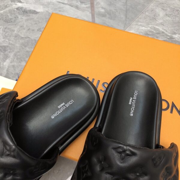 Louis Vuitton Women's Pool Pillow Flat Comfort Mule Black For Women LV 1AABKM
