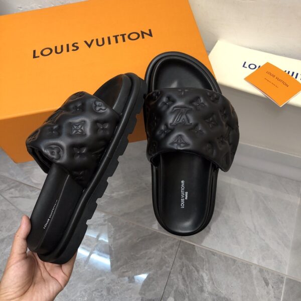 Louis Vuitton Women's Pool Pillow Flat Comfort Mule Black For Women LV 1AABKM