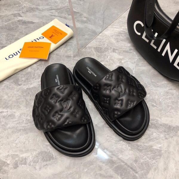 Louis Vuitton Women's Pool Pillow Flat Comfort Mule Black For Women LV 1AABKM