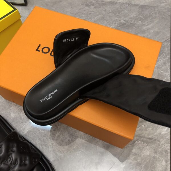 Louis Vuitton Women's Pool Pillow Flat Comfort Mule Black For Women LV 1AABKM