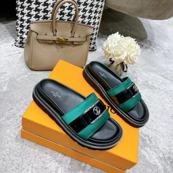 Louis Vuitton Women's Pool Pillow Flat Comfort Mule Green For Women LV 1AA0SY
