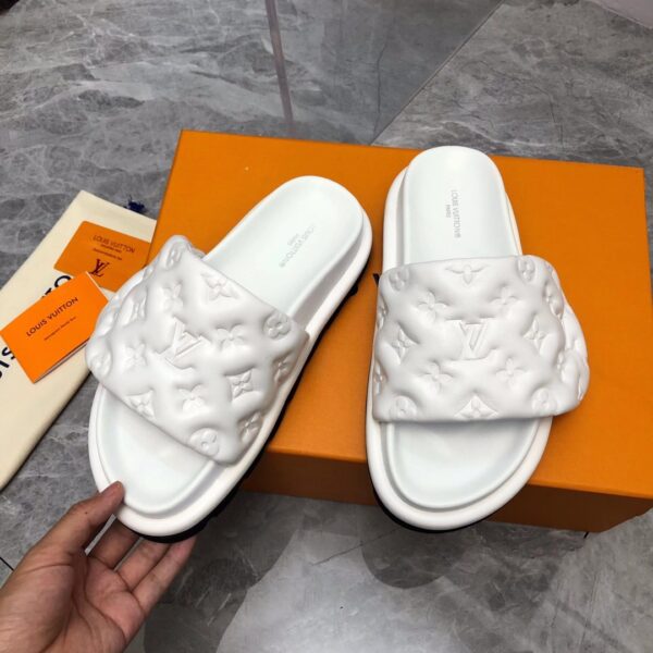 Louis Vuitton Women's Pool Pillow Flat Comfort Mule White For Women LV 1AABKV