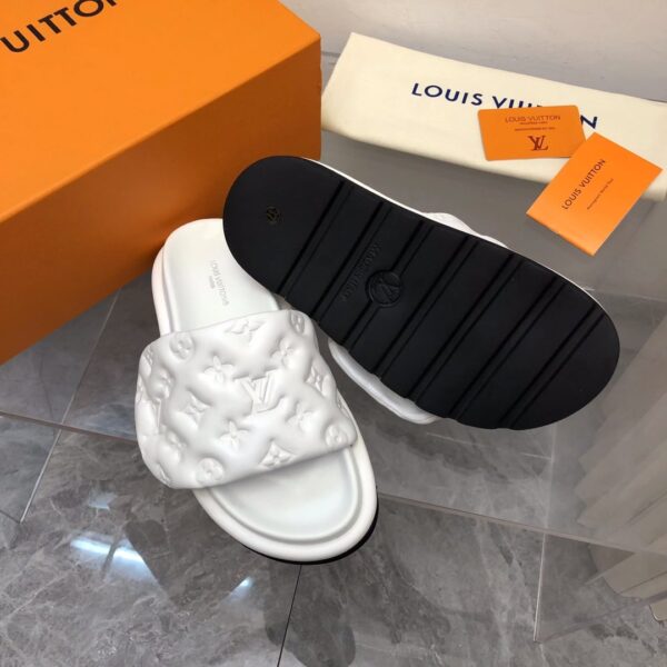 Louis Vuitton Women's Pool Pillow Flat Comfort Mule White For Women LV 1AABKV
