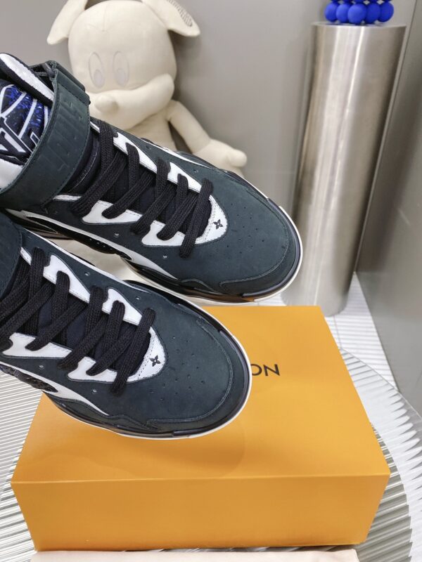 Louis Vuitton Women's Sneaker LV Trainer 2 Black For Women LV