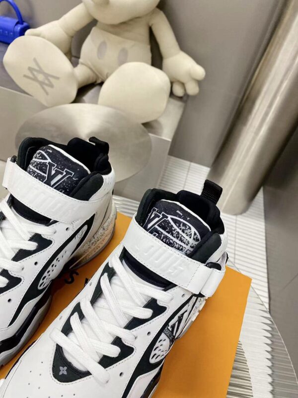 Louis Vuitton Women's Sneaker LV Trainer 2 White For Women LV