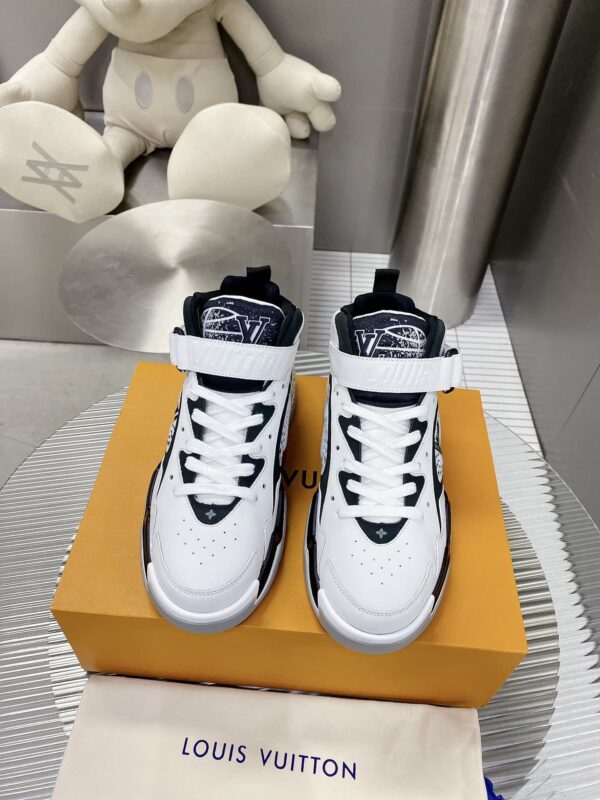 Louis Vuitton Women's Sneaker LV Trainer 2 White For Women LV
