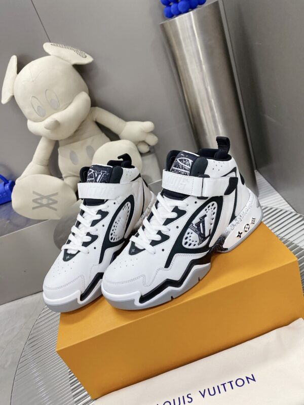 Louis Vuitton Women's Sneaker LV Trainer 2 White For Women LV