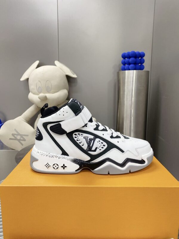 Louis Vuitton Women's Sneaker LV Trainer 2 White For Women LV