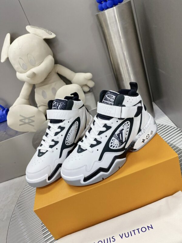 Louis Vuitton Women's Sneaker LV Trainer 2 White For Women LV