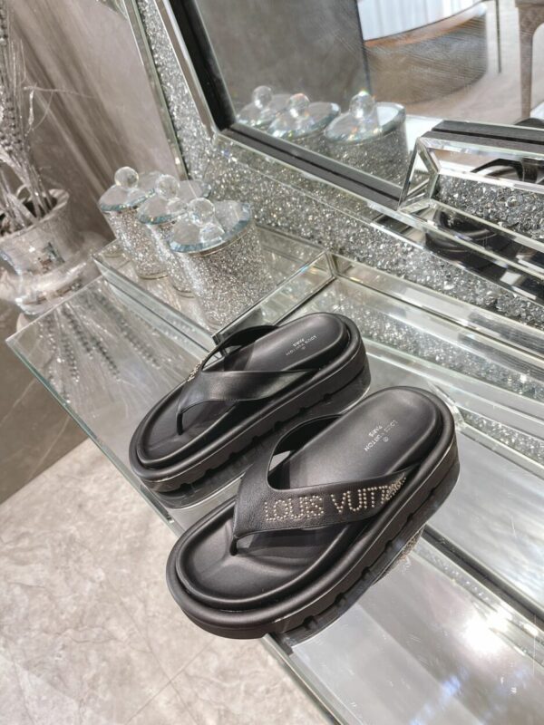 Louis Vuitton Women's The Pool Pillow Flat Comfort Thong Black For Women LV 1AABF9