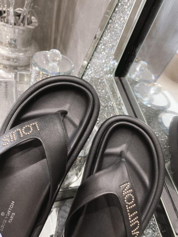 Louis Vuitton Women's The Pool Pillow Flat Comfort Thong Black For Women LV 1AABF9