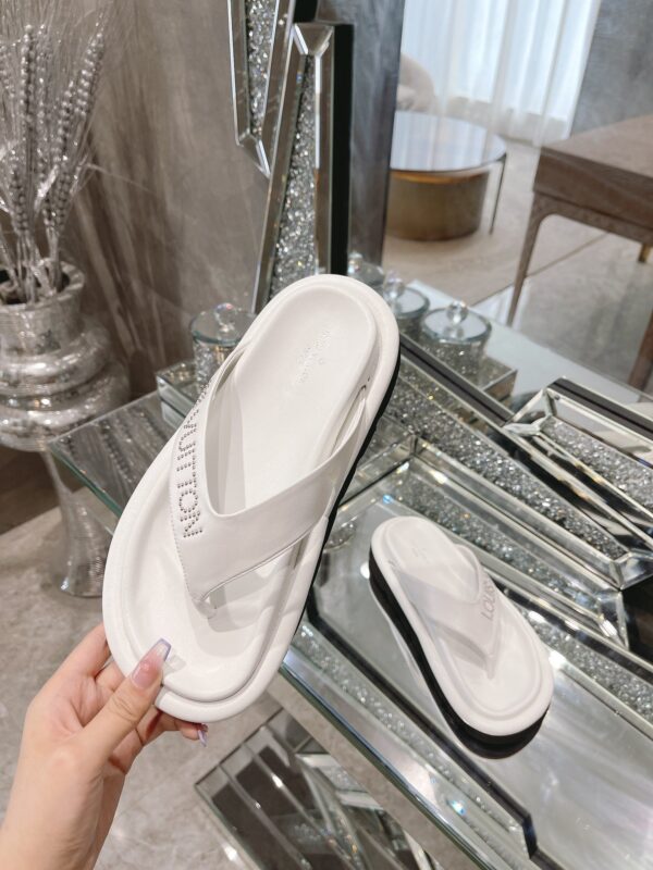 Louis Vuitton Women's The Pool Pillow Flat Comfort Thong White For Women LV 1AABFK