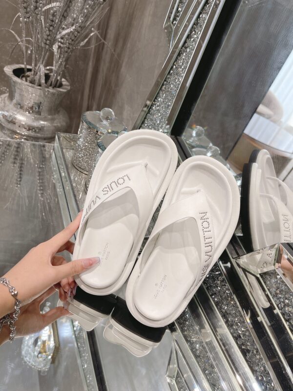 Louis Vuitton Women's The Pool Pillow Flat Comfort Thong White For Women LV 1AABFK