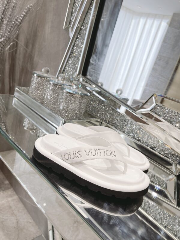 Louis Vuitton Women's The Pool Pillow Flat Comfort Thong White For Women LV 1AABFK